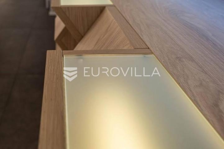 Opatija, prekrasan penthause 228 m² s besprijekornim pogledom