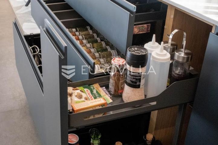 Opatija, prekrasan penthause 228 m² s besprijekornim pogledom