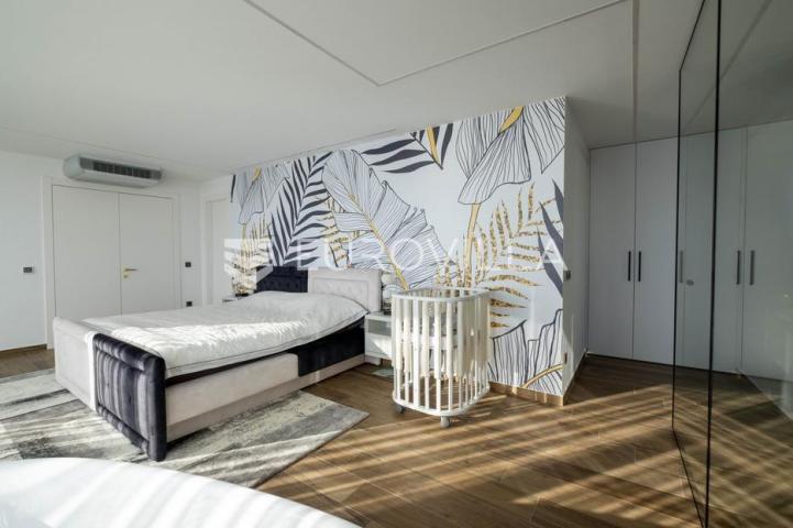 Opatija, prekrasan penthause 228 m² s besprijekornim pogledom