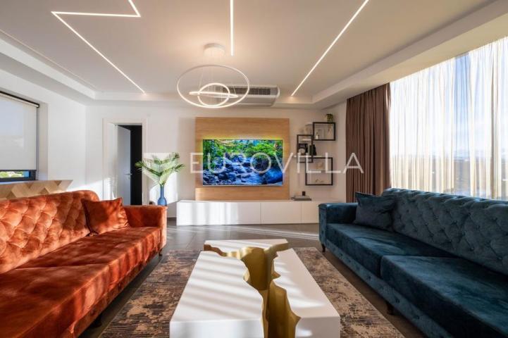 Opatija, prekrasan penthause 228 m² s besprijekornim pogledom