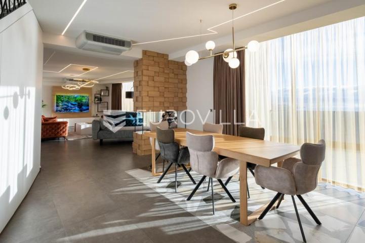 Opatija, prekrasan penthause 228 m² s besprijekornim pogledom