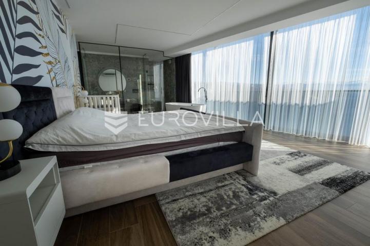 Opatija, prekrasan penthause 228 m² s besprijekornim pogledom