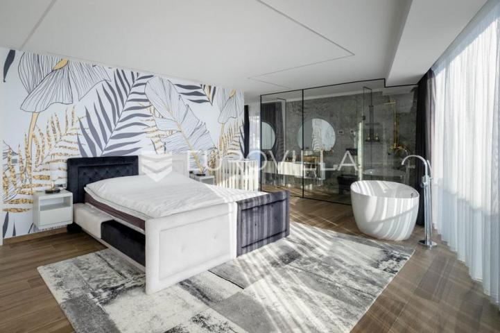Opatija, prekrasan penthause 228 m² s besprijekornim pogledom