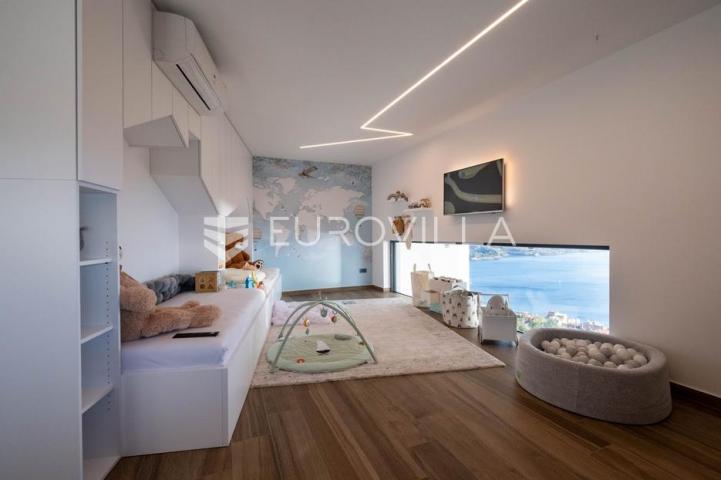 Opatija, prekrasan penthause 228 m² s besprijekornim pogledom