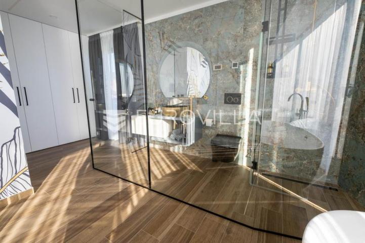 Opatija, prekrasan penthause 228 m² s besprijekornim pogledom