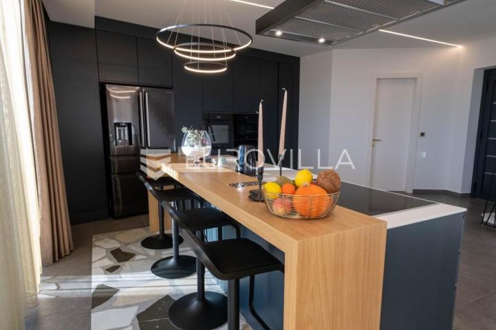 Opatija, prekrasan penthause 228 m² s besprijekornim pogledom
