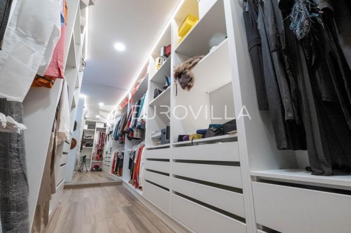 Opatija, prekrasan penthause 228 m² s besprijekornim pogledom