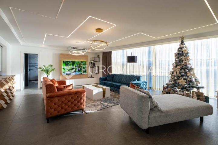 Opatija, prekrasan penthause 228 m² s besprijekornim pogledom