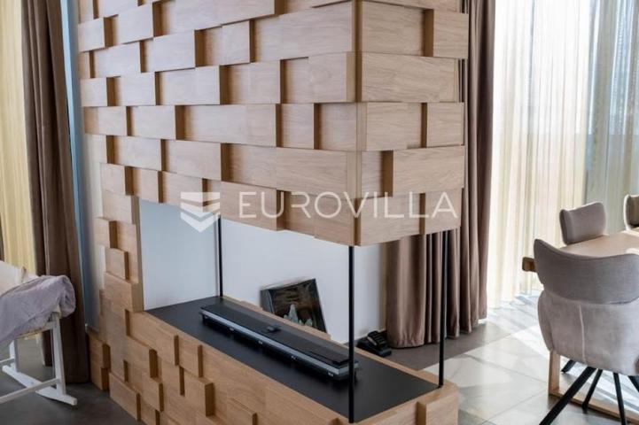 Opatija, prekrasan penthause 228 m² s besprijekornim pogledom