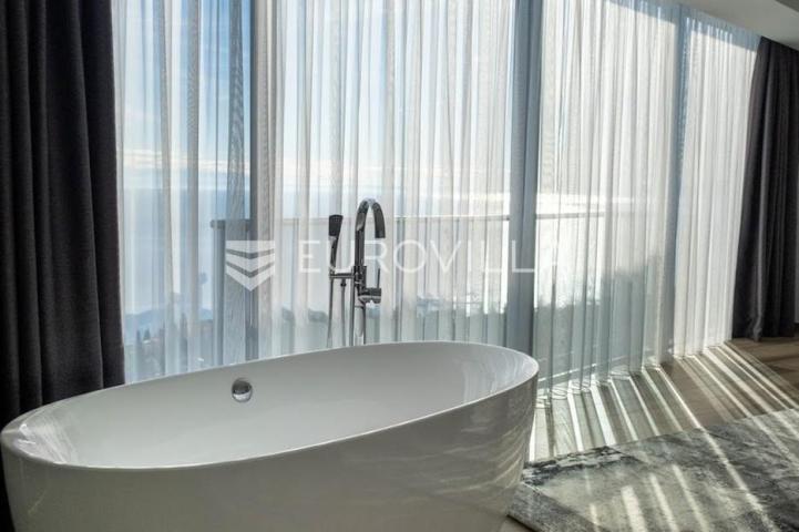 Opatija, prekrasan penthause 228 m² s besprijekornim pogledom