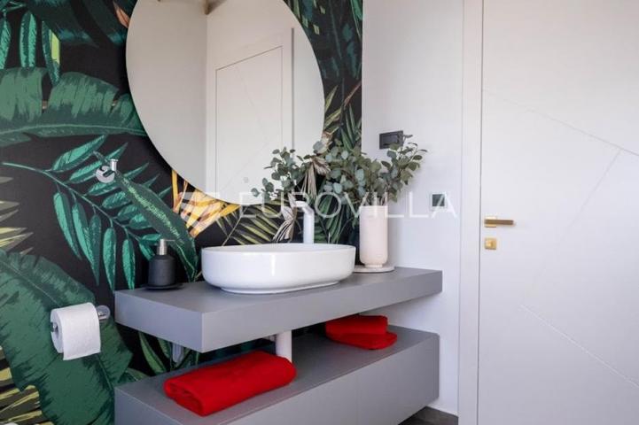Opatija, prekrasan penthause 228 m² s besprijekornim pogledom