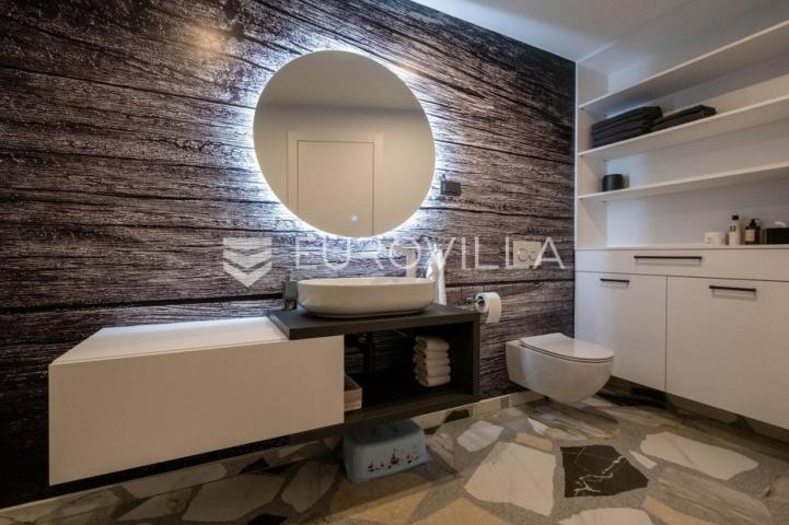 Opatija, prekrasan penthause 228 m² s besprijekornim pogledom