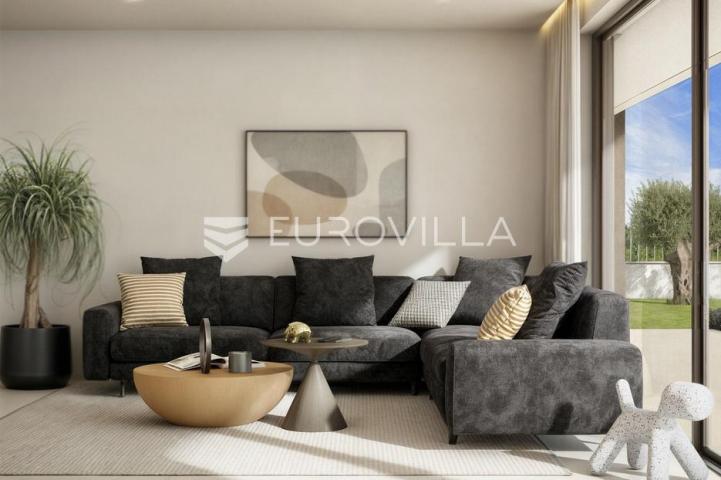Istra, Rovinj, luksuzni trosobni stan u prizemlju 128,22 m² s vrtom 254 m² i bazenom