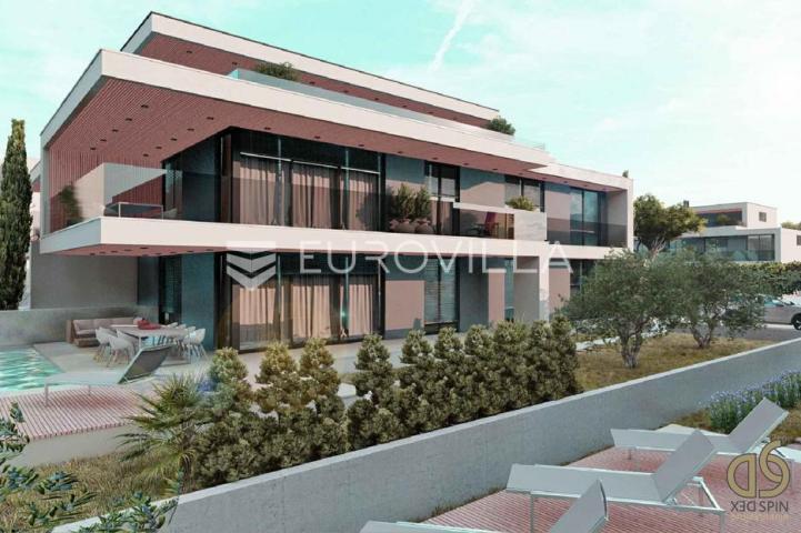 Istra, Rovinj, luksuzni trosobni stan u prizemlju 128,22 m² s vrtom 254 m² i bazenom