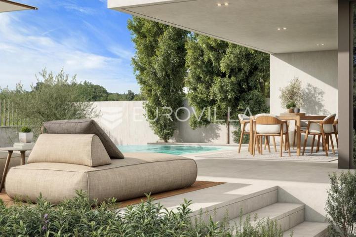 Istra, Rovinj, luksuzni trosobni stan u prizemlju 128,22 m² s vrtom 254 m² i bazenom