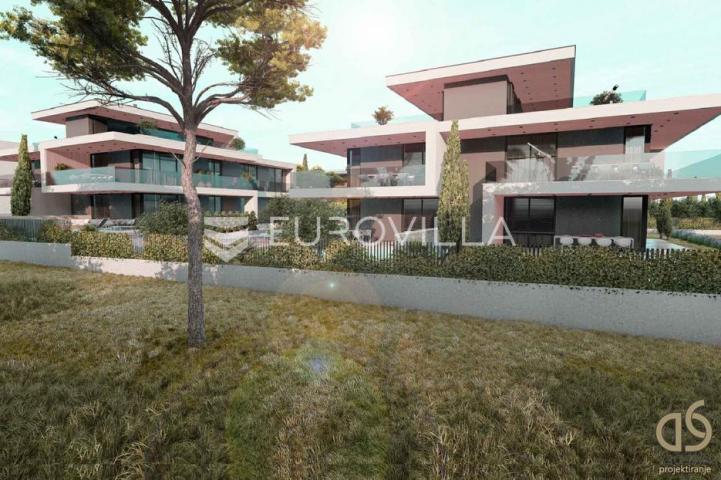Istra, Rovinj, luksuzni trosobni stan u prizemlju 128,22 m² s vrtom 254 m² i bazenom