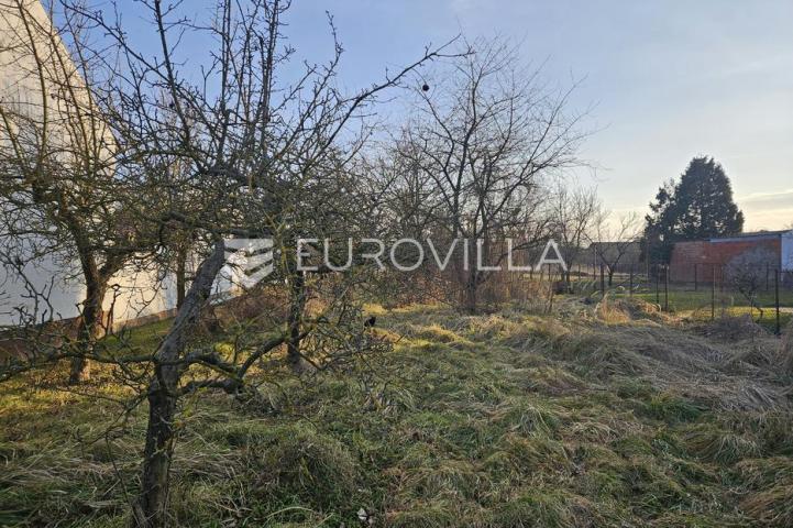 Čepin, Centar, dvojna kuća za rušenje na zemljištu od 2679 m², izlaz na dvije ulice