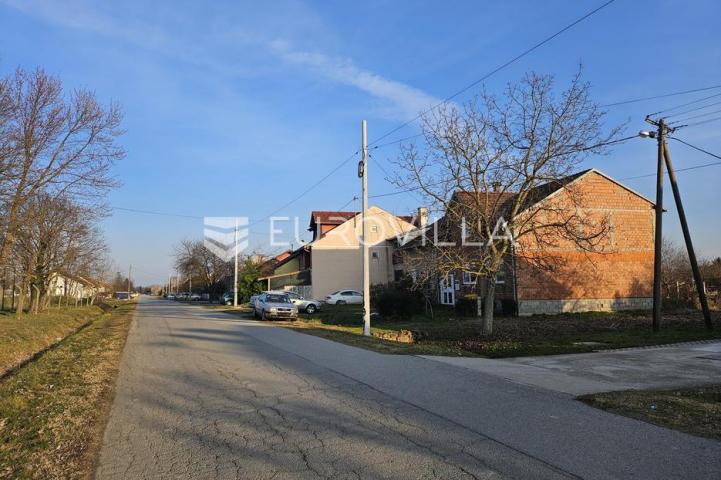 Čepin, Centar, dvojna kuća za rušenje na zemljištu od 2679 m², izlaz na dvije ulice