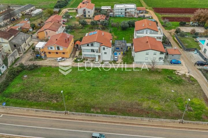 Istra, Novigrad, građevinsko zemljište 1.858 m2 stambene namjene