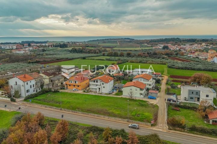 Istra, Novigrad, građevinsko zemljište 1.858 m2 stambene namjene