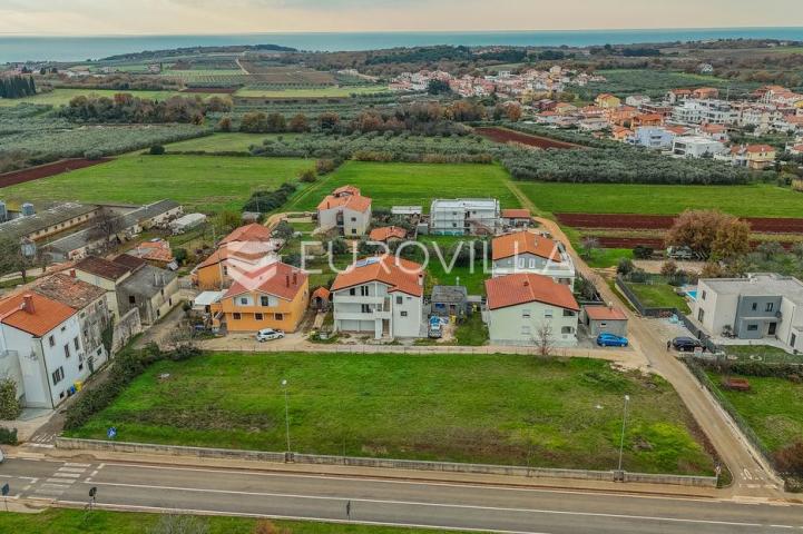 Istra, Novigrad, građevinsko zemljište 1.858 m2 stambene namjene