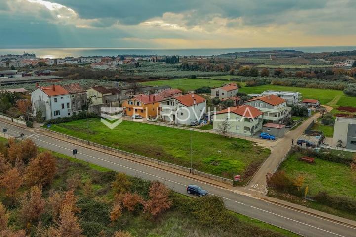 Istra, Novigrad, građevinsko zemljište 1.858 m2 stambene namjene