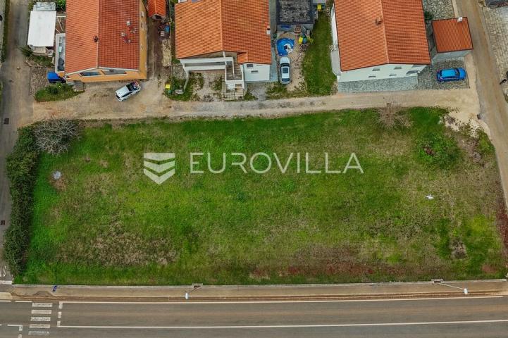 Istra, Novigrad, građevinsko zemljište 1.858 m2 stambene namjene