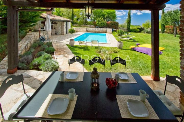 Istra, Tinjan, tradicionalna kamena villa s bazenom