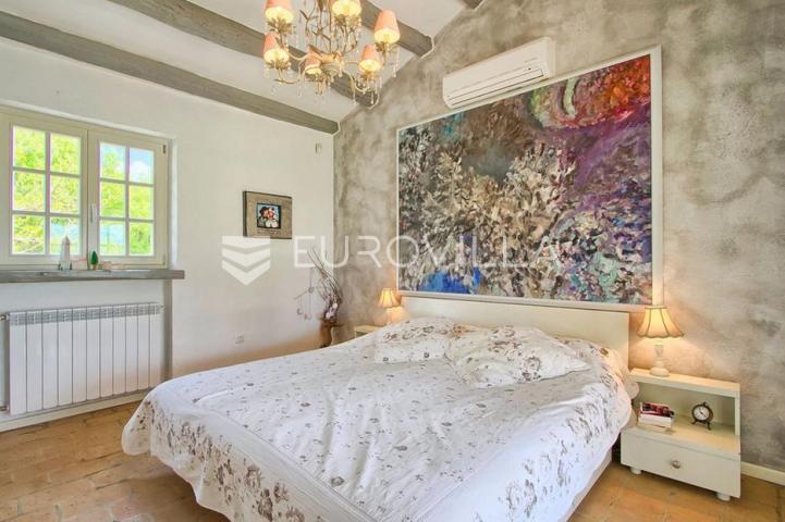 Istra, Tinjan, tradicionalna kamena villa s bazenom