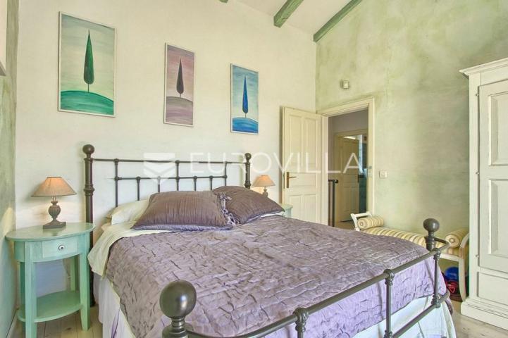Istra, Tinjan, tradicionalna kamena villa s bazenom