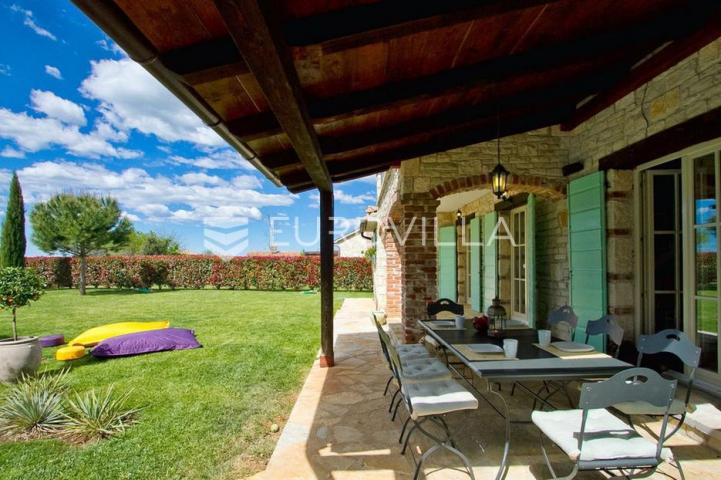 Istra, Tinjan, tradicionalna kamena villa s bazenom