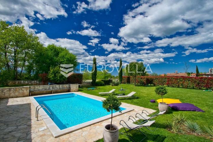 Istra, Tinjan, tradicionalna kamena villa s bazenom