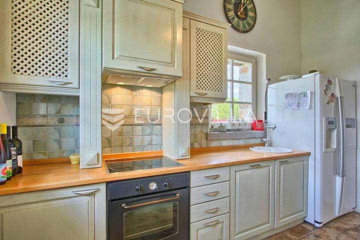 Istra, Tinjan, tradicionalna kamena villa s bazenom