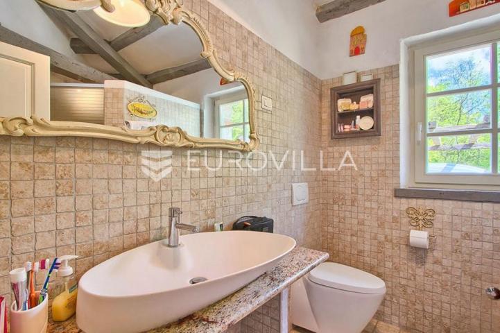 Istra, Tinjan, tradicionalna kamena villa s bazenom