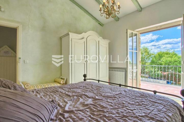 Istra, Tinjan, tradicionalna kamena villa s bazenom