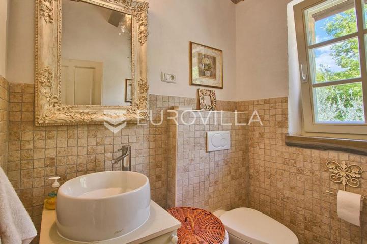 Istra, Tinjan, tradicionalna kamena villa s bazenom