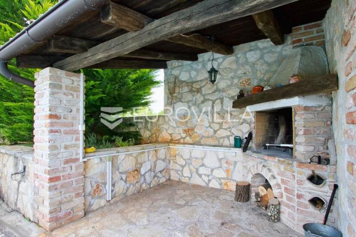 Istra, Tinjan, tradicionalna kamena villa s bazenom