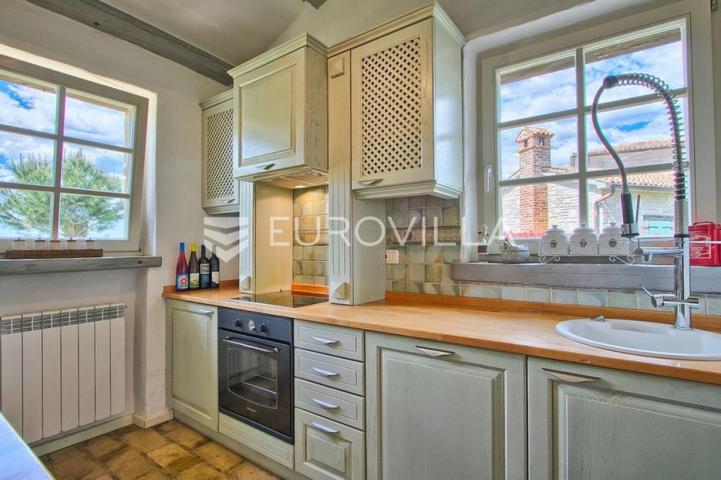 Istra, Tinjan, tradicionalna kamena villa s bazenom