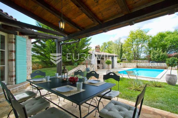 Istra, Tinjan, tradicionalna kamena villa s bazenom