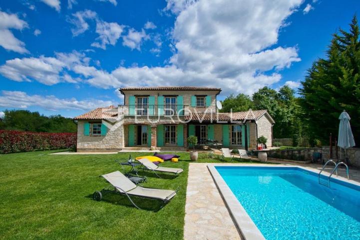 Istra, Tinjan, tradicionalna kamena villa s bazenom