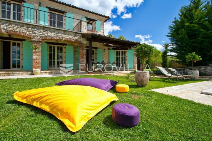 Istra, Tinjan, tradicionalna kamena villa s bazenom