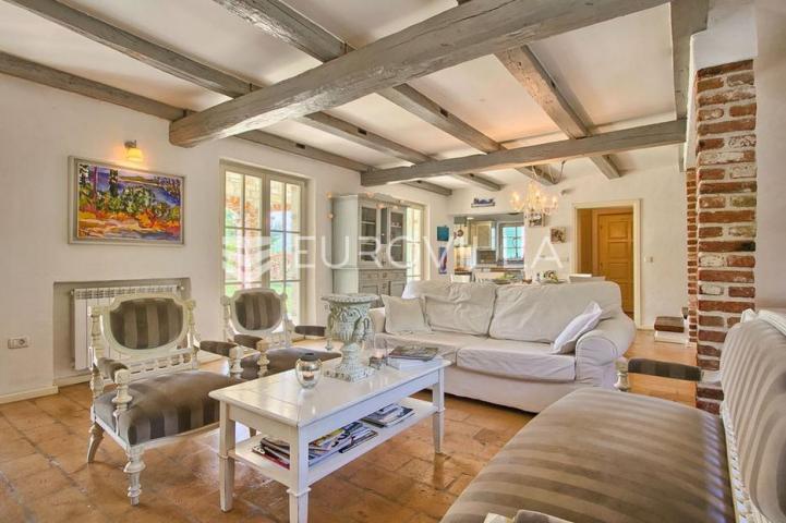 Istra, Tinjan, tradicionalna kamena villa s bazenom