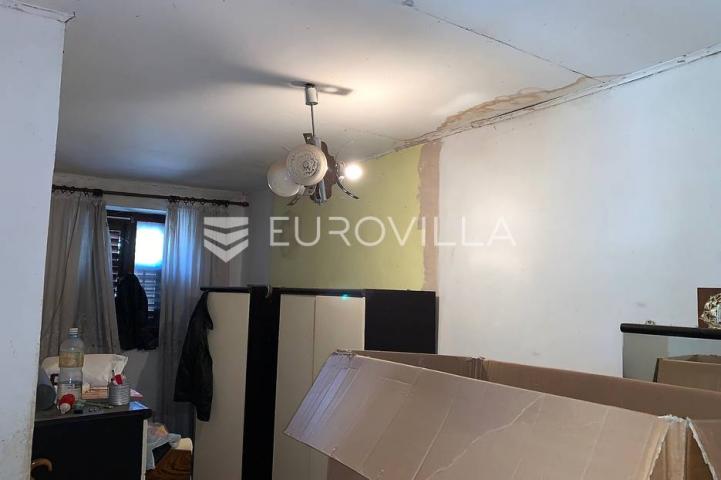 Istra, Barban, dvojna kamena kuća za adaptaciju