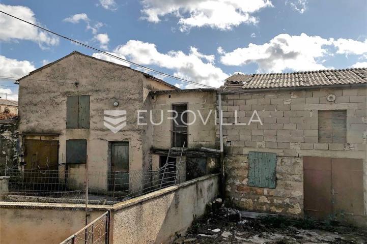 Istra, Barban, dvojna kamena kuća za adaptaciju