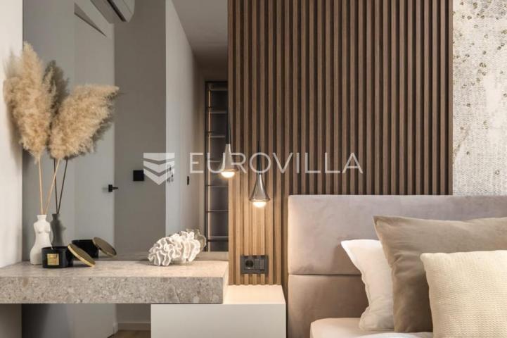 Kostrena, luksuzan četverosoban stan s privatnim bazenom NKP 134 m2
