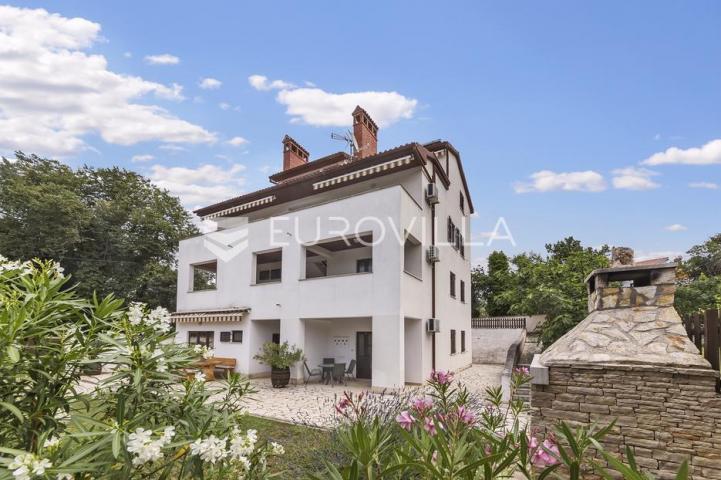 Medulin, Banjole, ekskluzivna apartmanska kuća 150 m od mora