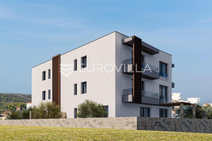 Čiovo, novogradnja, moderan trosoban stan površine 90,33 m²