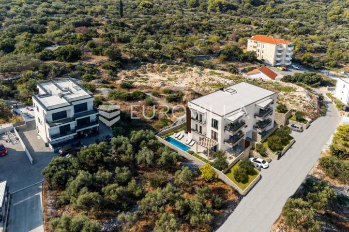 Čiovo, novogradnja, moderan trosoban stan površine 90,33 m²