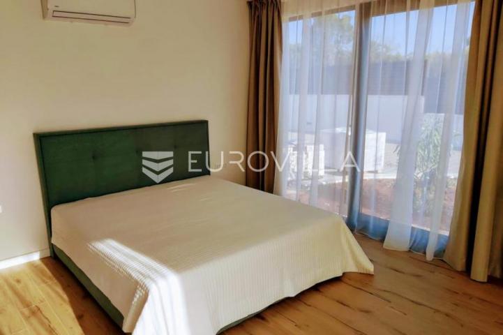 Šolta, Rogač, moderna, luksuzna vila s bazenom
