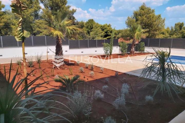 Šolta, Rogač, moderna, luksuzna vila s bazenom